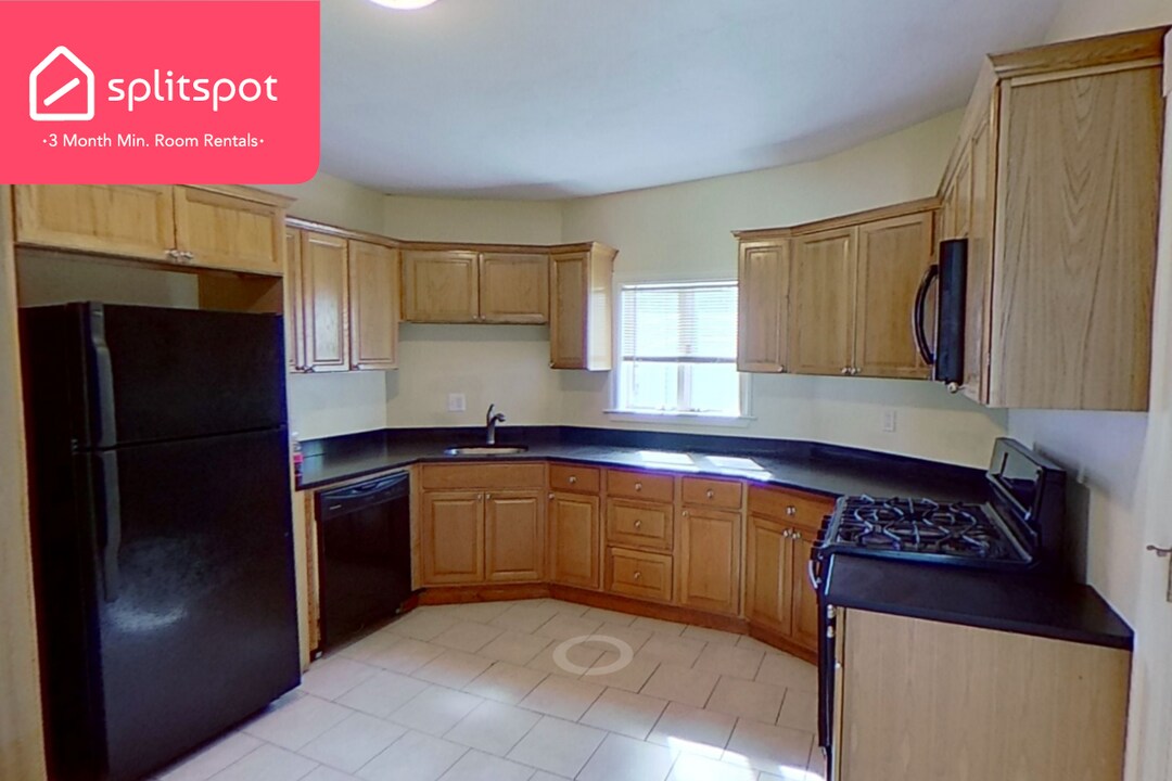 573 Washington St Photo