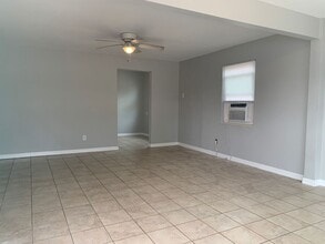 4936 11th Ave S in Gulfport, FL - Foto de edificio - Building Photo