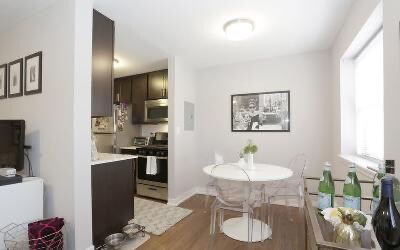 525 W Oakdale Ave-Unit -0306 in Chicago, IL - Building Photo - Building Photo