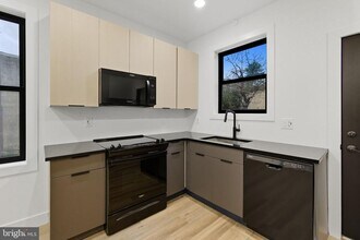 2713 W Montgomery Ave in Philadelphia, PA - Building Photo - Building Photo