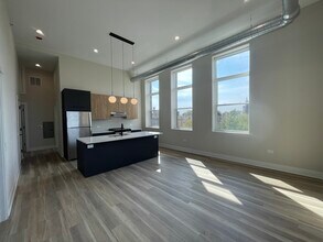 4641 N Ashland Ave in Chicago, IL - Building Photo - Building Photo