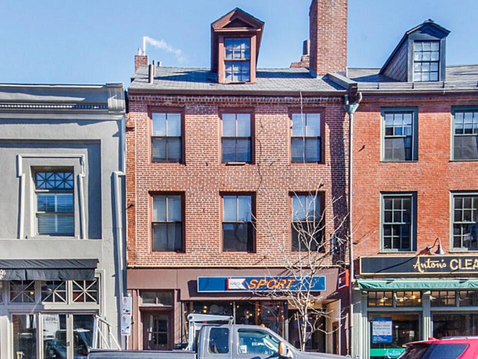 39 Charles St in Boston, MA - Building Photo