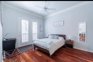 2400 McCue Rd, Unit Apt 112 in Houston, TX - Building Photo - Building Photo