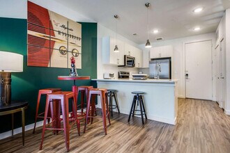 2435 E Riverside Dr in Austin, TX - Building Photo - Building Photo