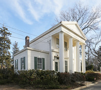 Onderdonk House Apartments in Manhasset, NY - Foto de edificio - Building Photo