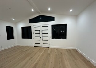 140 S Gordon Way in Los Altos, CA - Building Photo - Building Photo