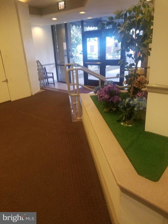 4410 Briarwood Ct N-Unit -28 in Annandale, VA - Building Photo