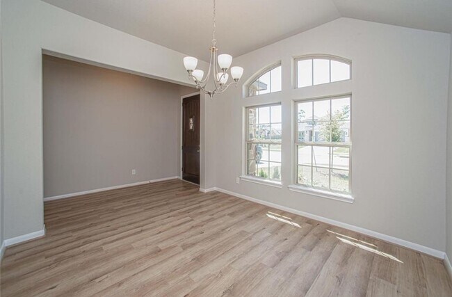 property at 2926 Grand Hawthorne Rd