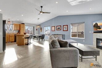 2310 Leopard Cir in Anchorage, AK - Building Photo - Building Photo