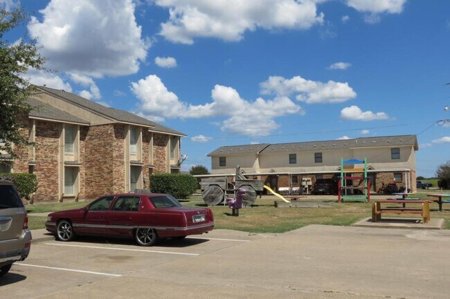 735 Oak Hill Dr in Mexia, TX - Building Photo - Building Photo