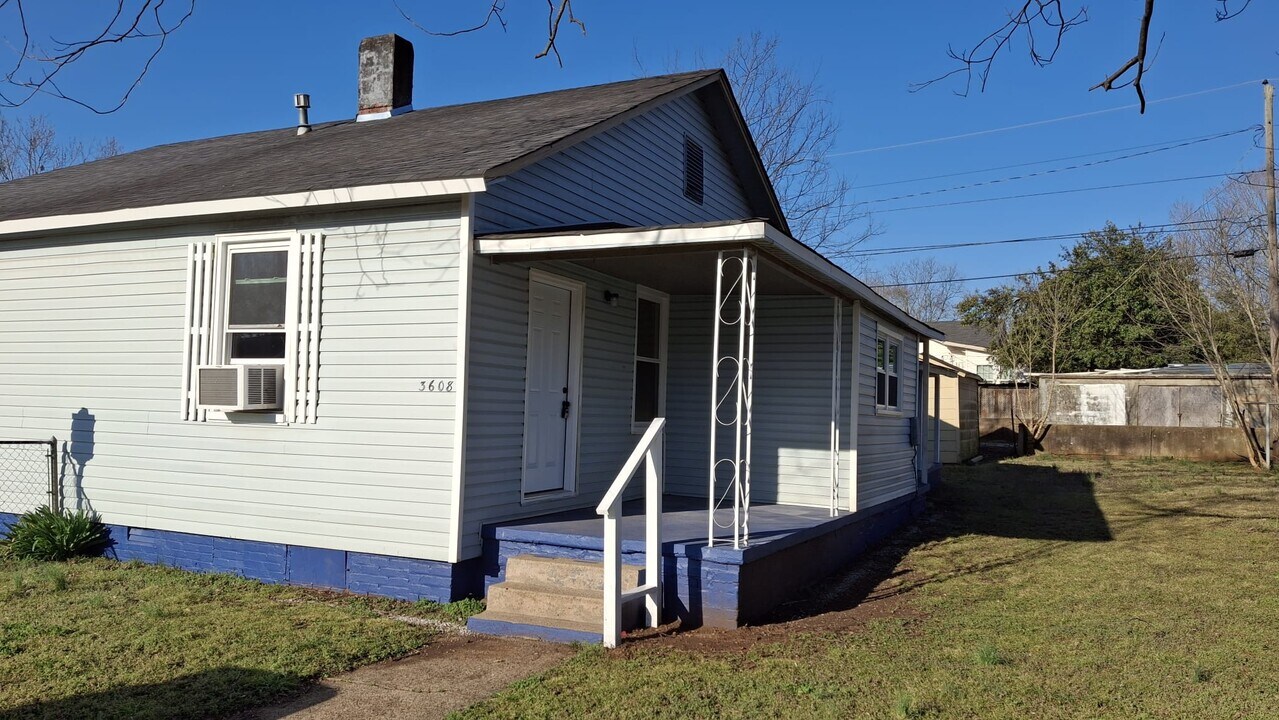 3608 Fairview St SW in Huntsville, AL - Building Photo