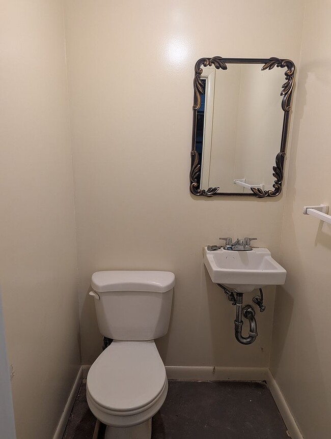 204 Carolyn Ave in Woodbridge Township, NJ - Building Photo - Building Photo