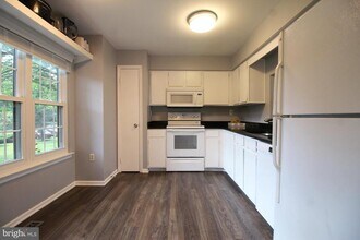 4 Berkeley Ct in Sterling, VA - Building Photo - Building Photo