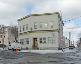 828 W Windlake Ave in Milwaukee, WI - Building Photo