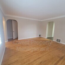 864 Emerald Ave NE in Grand Rapids, MI - Building Photo - Building Photo