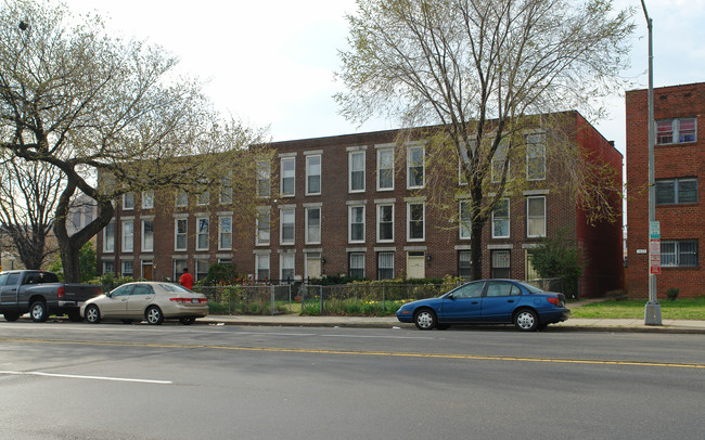 1823-1825 E Capitol St SE