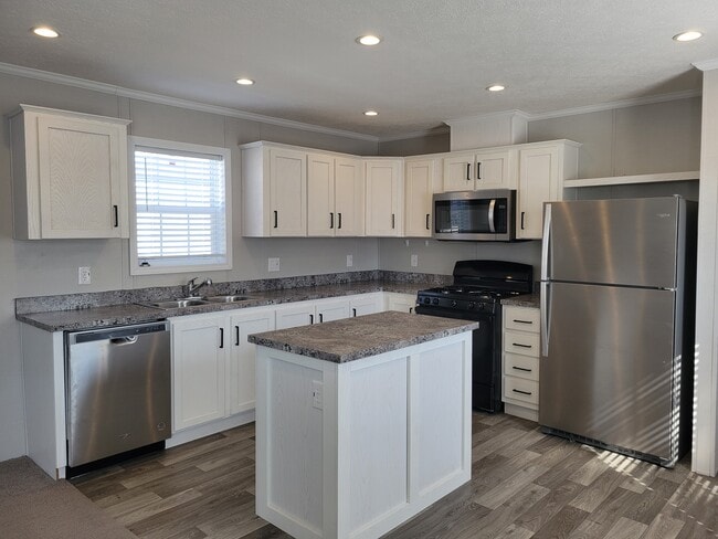 property at 38060 Leverette Ave