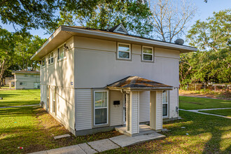 Gilmore Park Apartments in New Orleans, LA - Building Photo - Building Photo