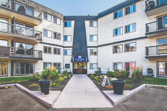Ascot Arms in Edmonton, AB - Building Photo - Building Photo