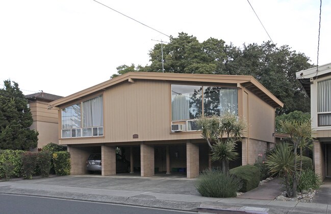 880 Roble Ave in Menlo Park, CA - Building Photo - Building Photo