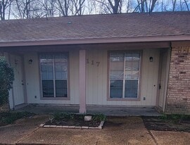 117 Crestwood Cove in Clinton, MS - Building Photo
