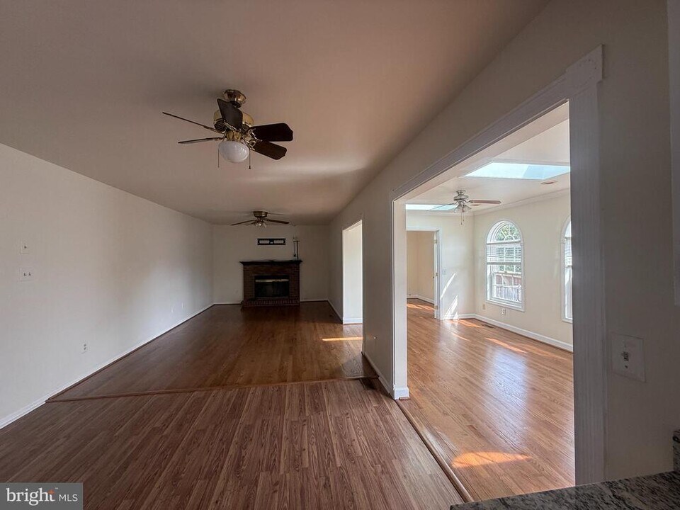 12549 Rock Ridge Rd in Herndon, VA - Building Photo