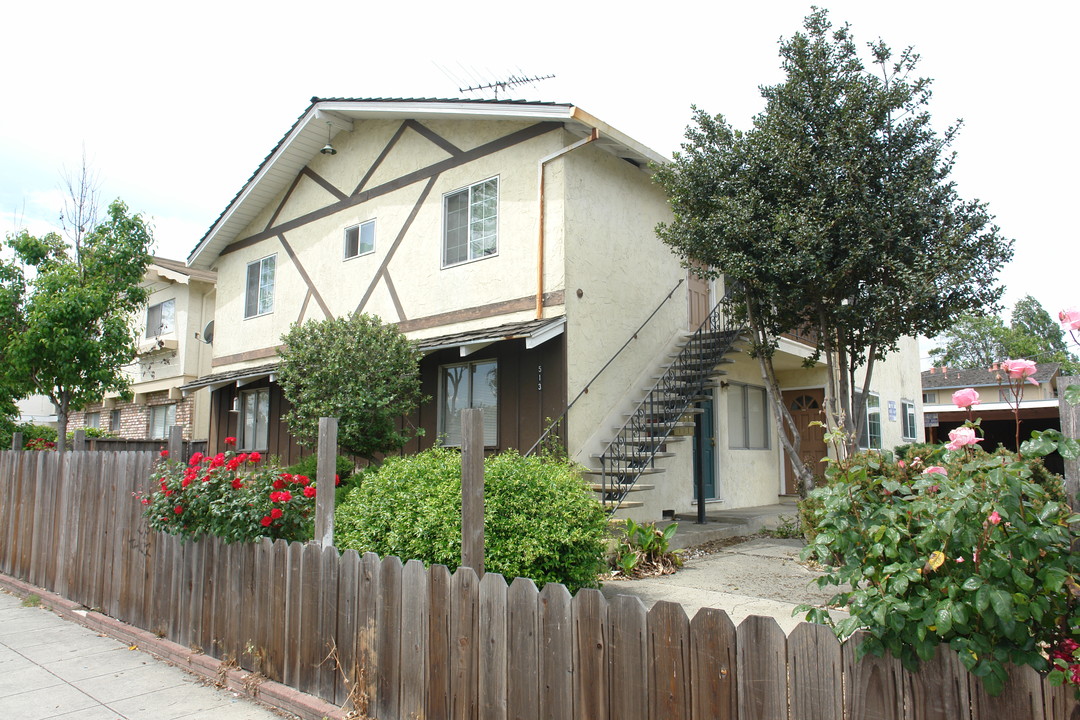 513 Northlake Dr in San Jose, CA - Building Photo