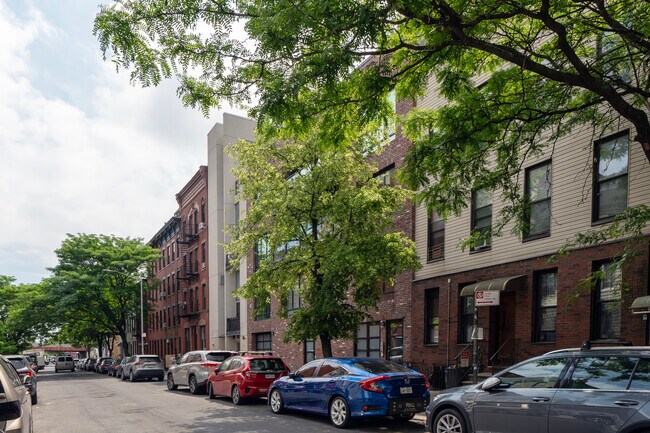 96 Clay St in Brooklyn, NY - Foto de edificio - Building Photo
