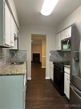 10903 Bush Lake Ln in Glen Allen, VA - Foto de edificio - Building Photo
