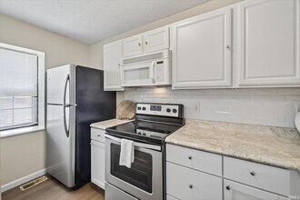 2360 S Henderson St in Bloomington, IN - Foto de edificio - Building Photo