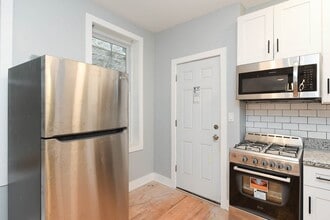 1624 W Beach Ave, Unit G09C in Chicago, IL - Foto de edificio - Building Photo