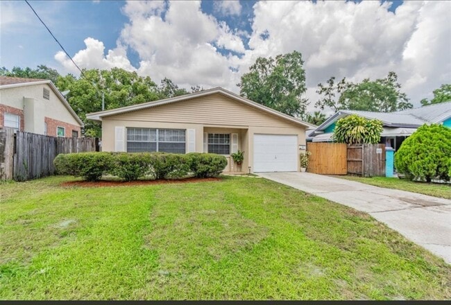 property at 904 E Crenshaw St