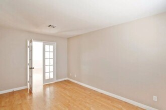 6552 Bush Clover Ln in Las Vegas, NV - Building Photo - Building Photo