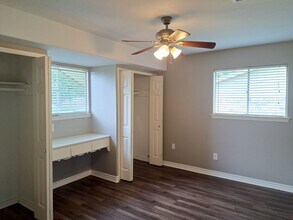 54192 Sun Valley St in Irving, TX - Foto de edificio - Building Photo