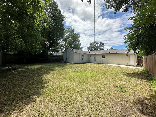 property at 5017 Kenilwood Dr