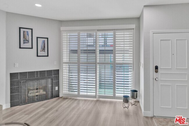 433 E Tamarack Ave in Inglewood, CA - Building Photo - Building Photo