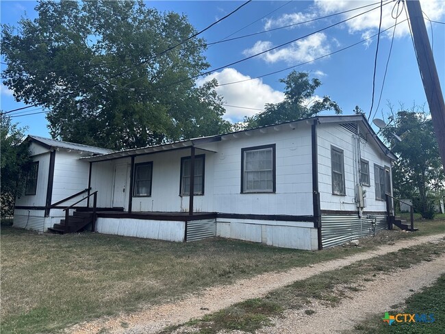 4007 Blue Bonnet St in Seguin, TX - Building Photo - Building Photo