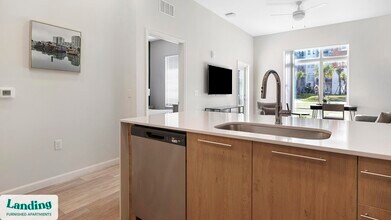 5256 International Dr, Unit 160 in Orlando, FL - Building Photo - Building Photo