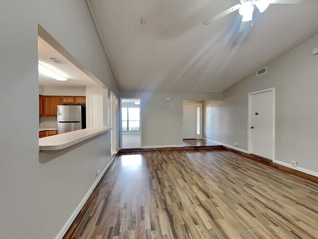 6235 Cranberry Ln E in Jacksonville, FL - Foto de edificio - Building Photo