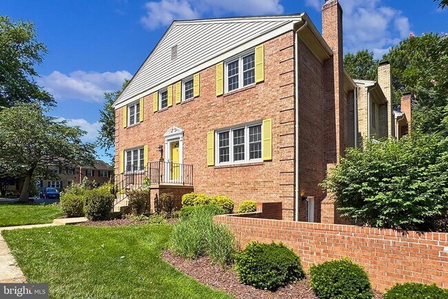 6572 Flagmaker Ct in Falls Church, VA - Building Photo - Building Photo