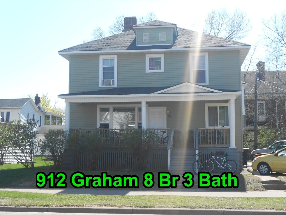 912 Graham Ave in Eau Claire, WI - Building Photo