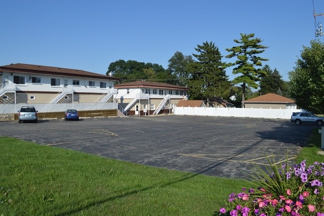 1039 Sheridan Rd in Winthrop Harbor, IL - Foto de edificio - Building Photo