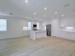 2630 Everly Dr in San Diego, CA - Foto de edificio - Building Photo