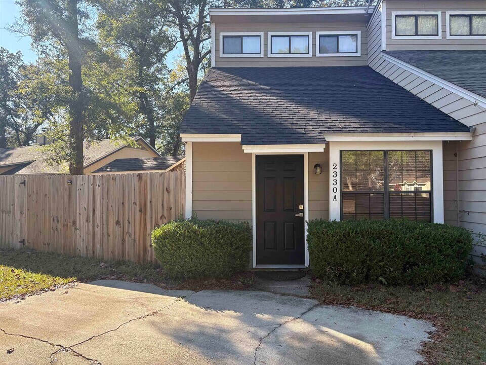 2330 Brynmahr Dr in Tallahassee, FL - Building Photo