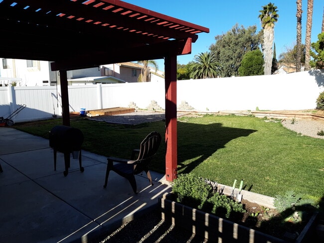 39651 Knollridge Dr in Temecula, CA - Foto de edificio - Building Photo