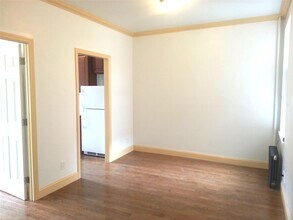 45-37 40th St in Queens, NY - Foto de edificio - Building Photo