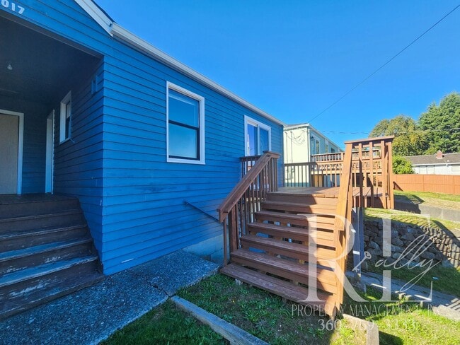 2017 Vandalia Ave in Bremerton, WA - Building Photo - Building Photo