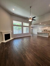 402 W Chennault Ave in Clovis, CA - Building Photo - Building Photo