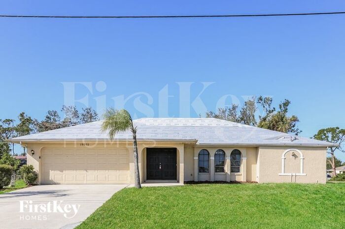 19562 Midway Blvd in Port Charlotte, FL - Building Photo