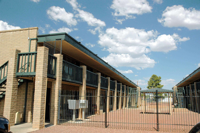 South Cornerstone Apartments in Tucson, AZ - Building Photo - Building Photo